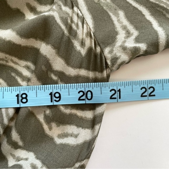 Rails Jasmine Safari Wild Cat Tiger Print Long Sleeve Dress Tan Cream Sz Medium - Picture 10 of 11